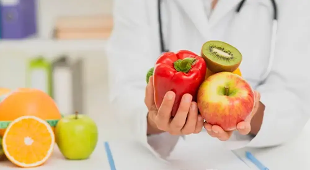 How Dietitians & Nutritionists Help Manage Nutrition and Wellness During Cancer Treatment